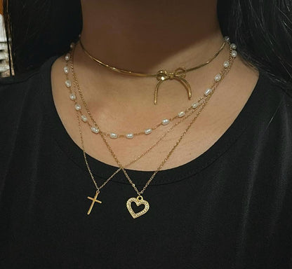 Minimal Cross Necklace