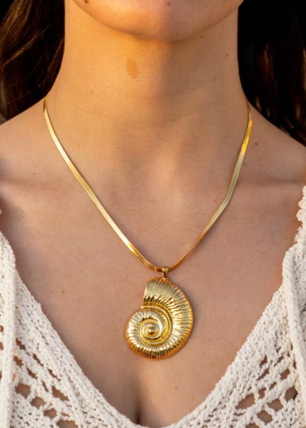 Shell Statement Waterproof Necklace